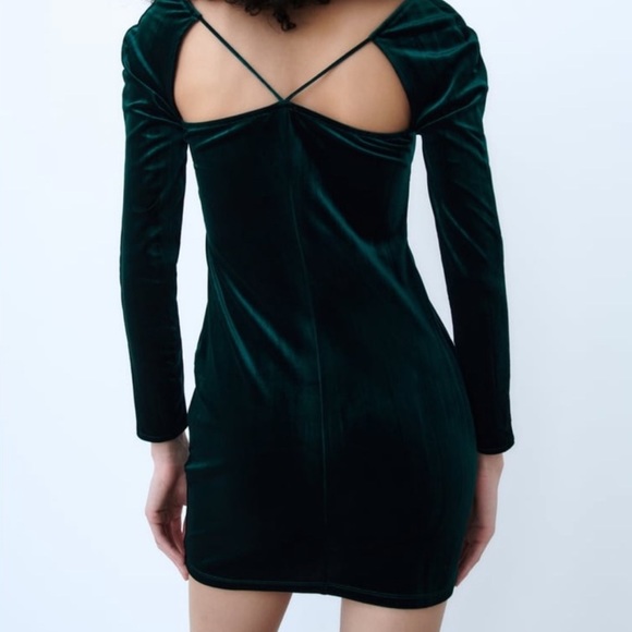 New ZARA GREEN VELVET DRESS - Picture 1 of 16